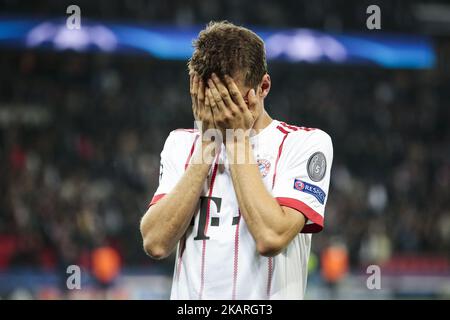 Bayern Münchens deutscher Stürmer Thomas Muller reagiert nach dem UEFA Champions League Fußballspiel zwischen Paris Saint-Germain und Bayern München am 27. September 2017 im Stadion Parc des Princes in Paris. (Foto von Geoffroy Van der Hasselt/NurPhoto) Stockfoto