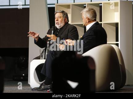 Steve Wozniak, Mitbegründer von Apple Inc., hält eine Rede während seiner Teilnahme am Wirtschaftsforum in Kiew, Ukraine, am 30. September 2017 (Foto: Sergii Kharchenko/NurPhoto) Stockfoto