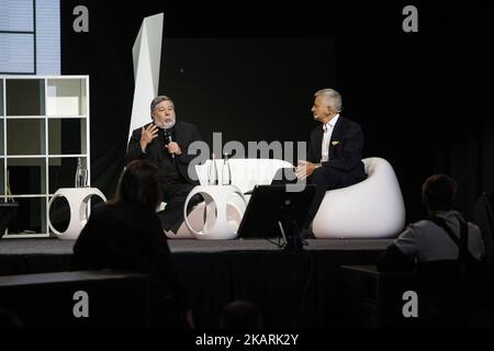 Steve Wozniak, Mitbegründer von Apple Inc., hält eine Rede während seiner Teilnahme am Wirtschaftsforum in Kiew, Ukraine, am 30. September 2017 (Foto: Sergii Kharchenko/NurPhoto) Stockfoto