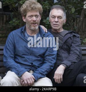 Der Filmregisseur Pablo Solarz und der Schauspieler Miguel Angel Sola nehmen am 4. Oktober 2017 an der Präsentation von „El Ultimo Traje“ in Madrid in der Casa de America Teil. (Foto von Oscar Gonzalez/NurPhoto) Stockfoto