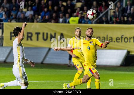 Florin Andone #9 (Rumänien) während des WM-Qualifikationsspiels 2018 zwischen Rumänien und Kasachstan am 5. Oktober 2017 im Ilie Oana Stadium in Ploiesti, Rumänien. (Foto von Catalin Soare/NurPhoto) Stockfoto