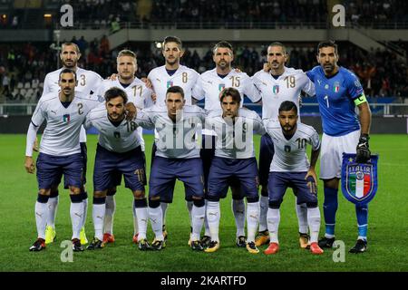 Italienische Nationalspieler posieren für das Foto während des Fußballspiels der Gruppe G der FIFA Fußball-Weltmeisterschaft Russland 2018 zwischen Italien und der ehemaligen jugoslawischen Republik Mazedonien im Stadio Olimpico am 6. Oktober 2017 in Turin, Italien. (Foto von Mike Kireev/NurPhoto) Stockfoto