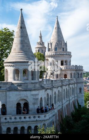 Eine vertikale Aufnahme der Fischerbastei in Budapest, Ungarn Stockfoto