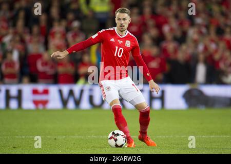 Aaron Ramsey aus Wales kontrolliert den Ball während des FIFA World Cup 2018 Qualifying Round Gruppe-D-Spiels zwischen Wales und der Republik Irland am 9. Oktober 2017 im Cardiff City Stadium in Cardiff, Wales, Großbritannien (Foto: Andrew Surma/NurPhoto) Stockfoto