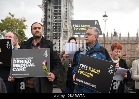 Am 11. Oktober 2017 fanden Mitglieder der Mahnwache von Amnesty International auf dem Parliament Square in London, Großbritannien, statt. Die Mahnwache fand statt, um die Befreiung von Nazanin Zaghari-Ratcliffe zu fordern, einer britisch-iranischen Frau, die im Iran inhaftiert ist, und Kamal Foroughi, ebenfalls eine britisch-iranische, die ‘den letzten sechs Jahren wegen „Spionage“ festgehalten wurde. (Foto von Alberto Pezzali/NurPhoto) Stockfoto