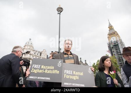 Am 11. Oktober 2017 fanden Mitglieder der Mahnwache von Amnesty International auf dem Parliament Square in London, Großbritannien, statt. Die Mahnwache fand statt, um die Befreiung von Nazanin Zaghari-Ratcliffe zu fordern, einer britisch-iranischen Frau, die im Iran inhaftiert ist, und Kamal Foroughi, ebenfalls eine britisch-iranische, die ‘den letzten sechs Jahren wegen „Spionage“ festgehalten wurde. (Foto von Alberto Pezzali/NurPhoto) Stockfoto