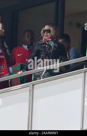 DIE US-Sängerin Madonna nimmt am 10. Oktober 2017 am FIFA Fußball-Qualifikationsspiel 2018 zwischen Portugal und der Schweiz im Luz-Stadion in Lissabon, Portugal, Teil. (Foto von Pedro Fiuza/NurPhoto) Stockfoto