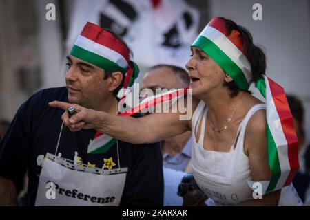 Anti-Establishment 5-Sterne-Bewegung (M5S) protestiert vor dem Unterhaus gegen die Entscheidung der Regierung, am 12. Oktober 2017 in Rom, Italien, einen Gesetzentwurf für ein neues Wahlgesetz für Vertrauensvotum zu erlassen (Foto: Andrea Ronchini/NurPhoto) Stockfoto