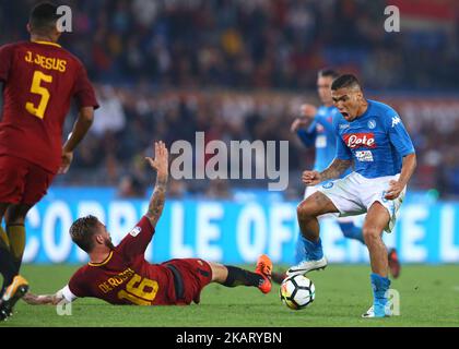 Daniele De Rossi von Roma und Allan Loudeiro von Neapel während des italienischen Fußballspiels der Serie A ALS Roma gegen Napoli im Olympiastadion in Rom, Italien, am 14. Oktober 2017. (Foto von Matteo Ciambelli/NurPhoto) Stockfoto