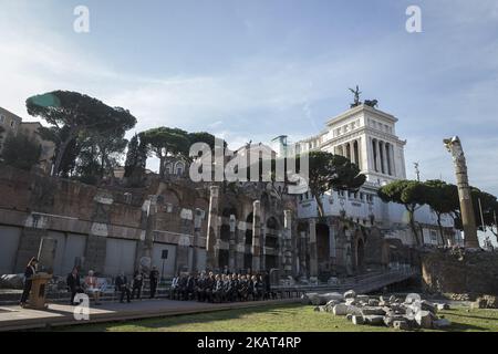 Königin Margrethe II. Von Dänemark besucht die archäologische Stätte des Forum Romanum während ihrer dreitägigen Reise nach Italien in Rom, Italien, am 26. Oktober 2017.(Foto: Giuseppe Ciccia/NurPhoto) Stockfoto