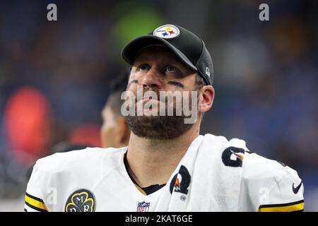 Pittsburgh Steelers Quarterback Ben Roethlisberger (7) wird in der ersten Hälfte eines NFL-Fußballspiels gegen die Detroit Lions am 29. Oktober 2017 in Detroit, Michigan, am Rande des Spiels gesehen. (Foto von Jorge Lemus/NurPhoto) Stockfoto