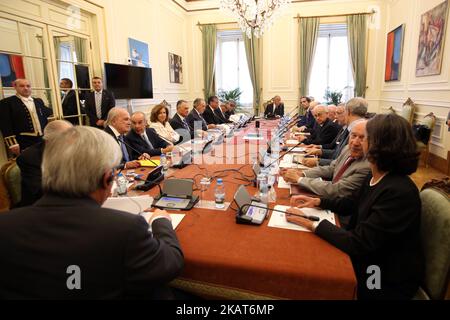 Der Präsident der Europäischen Kommission, Jean-Claude Juncker, nimmt am 30. Oktober 2017 an der Sitzung des portugiesischen Staatsrats im Belem-Palast in Lissabon, Portugal, Teil. (Foto von Pedro FiÃºza/NurPhoto) Stockfoto