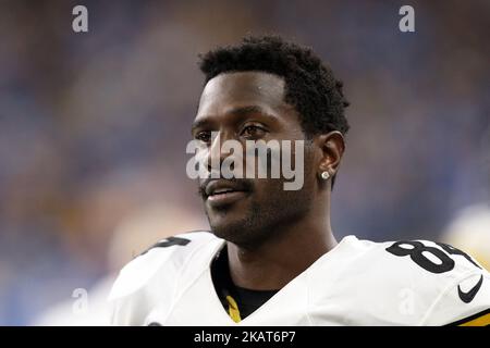 Der Pittsburgh Steelers-Breitempfänger Antonio Brown (84) ist am Rande der ersten Hälfte eines NFL-Fußballspiels gegen die Detroit Lions in Detroit, Michigan, USA, am 29. Oktober 2017 zu sehen. (Foto von Jorge Lemus/NurPhoto) Stockfoto