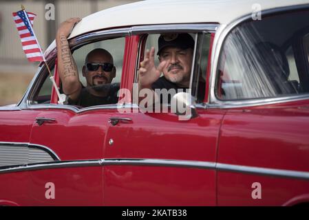 Veteranen nehmen am 11. November 2017 an der San Fernando Valley Veterans Day Parade in Los Angeles, Kalifornien, Teil. Der Veterans Day ist ein Bundesfeiertag in den USA, an dem amerikanische Militärveteranen geehrt werden. Jährliches Fest am 11. November anlässlich der Unterzeichnung des Waffenstillstands von 1918, der den Ersten Weltkrieg beendete. (Foto: Ronen Tivony/NurPhoto) Stockfoto