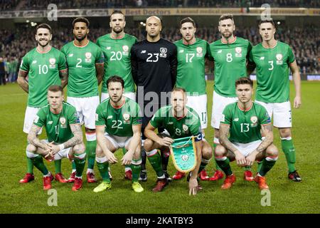 Die irische Fußballnationalmannschaft posiert während des Play-Off-Spiels der FIFA-Weltmeisterschaft 2018 zwischen der Republik Irland und Dänemark am 14. November 2017 im Aviva Stadium in Dublin, Irland, für Fotos. Dänemark besiegt Irland 5:1. (Foto von Andrew Surma/NurPhoto) Stockfoto