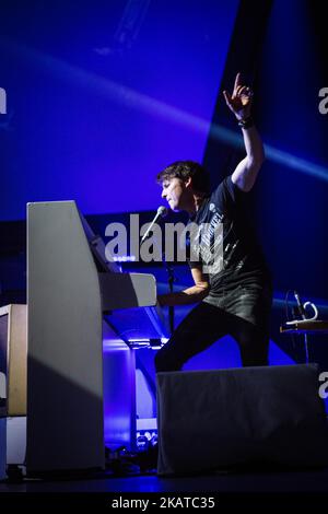 Der englische Sänger und Songwriter James Blunt tritt am 14. November 2017 live im Mediolanum Forum Assago in Mailand, Italien, auf. (Foto von Roberto Finizio/NurPhoto) Stockfoto