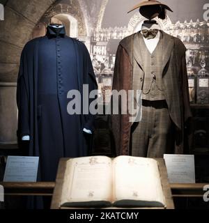 Requisiten aus einem Harry Potter-Film sind bei der Eröffnung von „Harry Potter: Die Ausstellung“ am 16. November 2017 in Madrid, Spanien, zu sehen. (Foto von Oscar Gonzalez/NurPhoto) Stockfoto