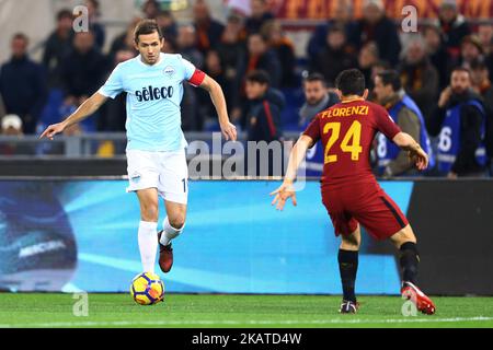 Senad Lulic von Latium während der italienischen Serie A Fußballspiel ALS Roma gegen Latium am 18. November 2017 im Olympiastadion in Rom. (Foto von Matteo Ciambelli/NurPhoto) Stockfoto