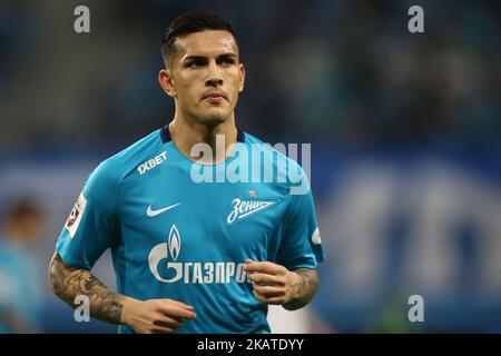 Leandro Paredes vom FC Zenit Saint Petersburg schaut während des Spiels der Russischen Fußball-Liga zwischen dem FC Zenit Saint Petersburg und dem FC Tosno am 19. November 2017 im St. Petersburg Stadium auf. (Foto von Igor Russak/NurPhoto) Stockfoto