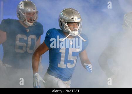 Der Detroit Lions Wide Receiver Golden Tate (15) geht vor dem NFL-Fußballspiel gegen die Minnesota Vikings in Detroit, Michigan, USA, am Donnerstag, den 23. November 2017, aus dem Tunnel. (Foto von Jorge Lemus/NurPhoto) Stockfoto