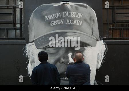 Ein neues Wandbild von Donald Trump mit der Inschrift "Make Dublin Grey Again" erscheint im Stadtzentrum von Dublin. Am Montag, den 27. November 2017, in Dublin, Irland. Foto von Artur Widak Stockfoto