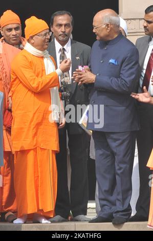 Der Präsident Indiens, RAM Nath Kovindhri, besuchte Belur Math am 29,2017. November im Howrah District in Westbengalen, Indien. (Foto von Debajyoti Chakraborty/NurPhoto) Stockfoto