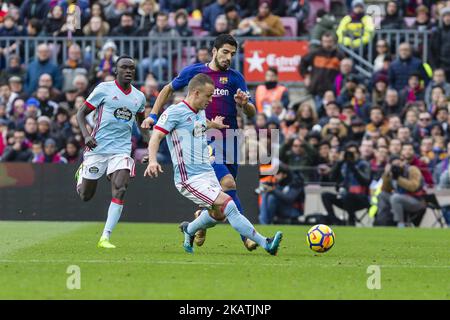 Der FC Barcelona-Stürmer Luis Suarez (9) spielte im Spiel zwischen dem FC Barcelona gegen Celta de Vigo für die 14. Runde der Liga Santander am 2.. Dezember 2017 im Camp Nou Stadium in Barcelona, Spanien. -- (Foto von Urbanandsport/NurPhoto) Stockfoto