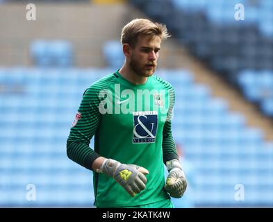 Lee Burge von Coventry City beim Spiel des Emirate FA Cup in der zweiten Runde zwischen Coventry City und Boreham Wood in der Ricoh Arena am 3. Dezember 2017 (Foto: Kieran Galvin/NurPhoto) Stockfoto