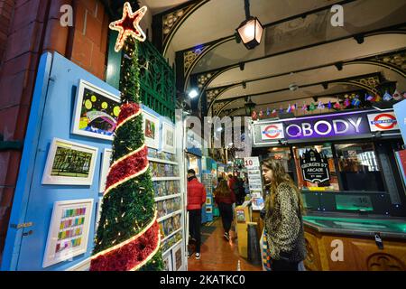 Weihnachtsdekoration in George's St. Arcade in Dublin. Am Sonntag, den 3. Dezember 2017, in Dublin, Irland. (Foto von Artur Widak/NurPhoto) Stockfoto