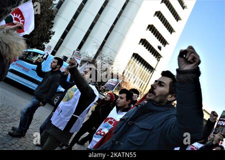 Ein Foto, das am 8. Dezember 2017 in Ankara, Türkei, aufgenommen wurde, zeigt, dass Linke an einem Protest in der Nähe der US-Botschaft gegen die offizielle Anerkennung von Jerusalem als Hauptstadt Israels durch ihren Präsidenten Donald Trump am 6. Dezember teilnehmen. (Foto von Altan Gocher/NurPhoto) Stockfoto