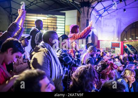 2.. dezember 2017 : Ball Voguing während der Kampf AIDS Paris Woche durch den Verein Act up-Paris. (Foto von Olivier Donnars/NurPhoto) Stockfoto