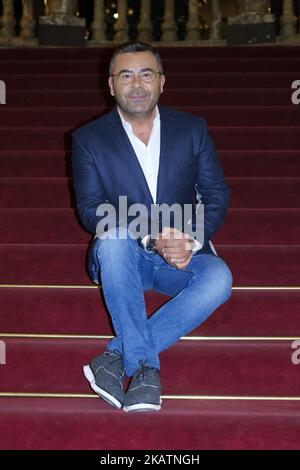 Jorge Javier Vazquez unterzeichnet Karten für seine letzte Show 'Grandes Exitos' im Rialto-Theater am 8. Dezember 2017 in Madrid, Spanien. (Foto von Oscar Gonzalez/NurPhoto) Stockfoto