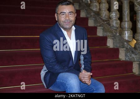 Jorge Javier Vazquez unterzeichnet Karten für seine letzte Show 'Grandes Exitos' im Rialto-Theater am 8. Dezember 2017 in Madrid, Spanien. (Foto von Oscar Gonzalez/NurPhoto) Stockfoto