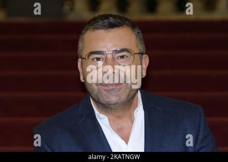 Jorge Javier Vazquez unterzeichnet Karten für seine letzte Show 'Grandes Exitos' im Rialto-Theater am 8. Dezember 2017 in Madrid, Spanien. (Foto von Oscar Gonzalez/NurPhoto) Stockfoto