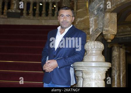 Jorge Javier Vazquez unterzeichnet Karten für seine letzte Show 'Grandes Exitos' im Rialto-Theater am 8. Dezember 2017 in Madrid, Spanien. (Foto von Oscar Gonzalez/NurPhoto) Stockfoto