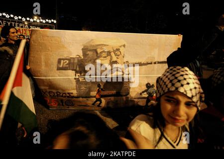 Palästinenser nehmen am 8. Dezember 2017 an einer Demonstration in Athen, Griechenland, Teil, nachdem US-Präsident Donald Trump Jerusalem als Israels Hauptstadt anerkannt hat. (Foto von Giorgos Georgiou/NurPhoto) Stockfoto