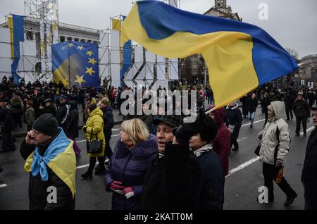 Tausende Anhänger des Oppositionsführers und ehemaligen georgischen Präsidenten Michail Saakaschwili versammeln sich am 10. Dezember 2017 zur Korruption und marschieren durch die Straßen der ukrainischen Hauptstadt Kiew, Ukraine (Foto: Hristo Rusev/NurPhoto) Stockfoto