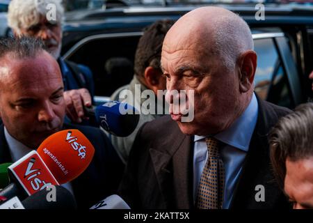 Carlo Nordio, Justizminister der Regierung Meloni, besuchte vom 22. Oktober 2022 das Gefängnis Poggioreale in Neapel, um sich über die Situation zu befinden Stockfoto