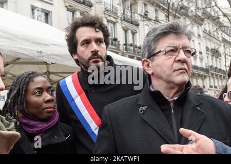 Jean-Luc Melenchon (R), der Abgeordnete von La France Insoumise (C), und Daniele Obono (L) nehmen an einer Einsetzung von Arbeitsinspektoren vor dem Ministerium für Gesundheit und Soziales für die Achtung der Gewerkschaftsfreiheiten bei der Arbeitsaufsicht in Paris Teil, Frankreich, am 14. Dezember 2017. (Foto von Julien Mattia/NurPhoto) Stockfoto