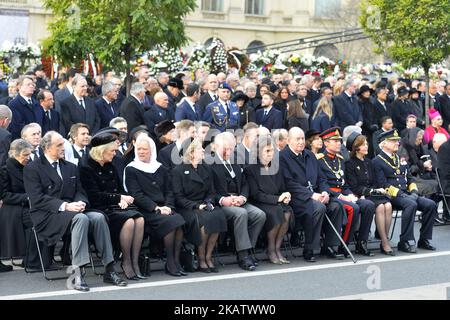 Die belgische Prinzessin Adistan, Prinz Lorenz, Prinz Charles von Großbritannien, die ehemalige spanische Königsfamilie Königin Sofia und König Juan Carlos I, der schwedische König Carl XVI Gustaf und Königin Silvia, der Großherzog Henri von Luxemburg , die französische Prinzessin Chantal vor dem ehemaligen Königspalast in Bukarest, Rumänien, am 16. Dezember 2017, Teilnahme an einer militärischen und religiösen Zeremonie anlässlich der Beerdigung von König Michael. König Michael I. von Rumänien, der am 5. Dezember starb, wird am königlichen Grab in der Stadt Curtea de Arges, Bukarest, begraben. (Foto von Alex Nicodim/NurPhoto) Stockfoto