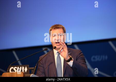 Der bayerische Finanzminister Markus Soeder deutete während seiner Rede am 16. Dezember 2017 in Nürnberg während des Kongresses ihrer CSU-Partei, der bayerischen Schwesterpartei der Bundeskanzler-CDU. (Foto von Alexander Pohl/NurPhoto) Stockfoto