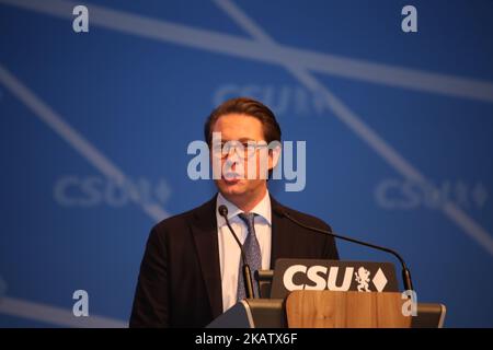 Andreas Scheuer, Generalsekretär der Christlich-Sozialen Union (CSU), spricht am 16. Dezember 2017 während des zweiten Tages der CSU-Parteiversammlung in Nürnberg. Die Partei diskutierte politische Fragen und nominierte Markus Soeder als Spitzenreiter bei den Landtagswahlen 2018 in Bayern. Außerdem stimmten sie für einen neuen Vorstand und bestätigten den Parteivorsitzenden Horst Seehofer. (Foto von Alexander Pohl/NurPhoto) Stockfoto