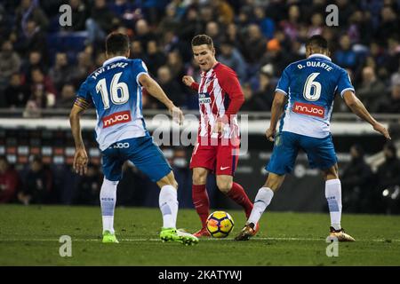 BARCELONA, SPANIEN - 22. DEZEMBER: 21 Kevin Gameiro aus Frankreich von Atletico de Madrid während des Spiels der La Liga Santander zwischen RCD Espanyol und Atletico de Madrid, im RCD Stadium in Barcelona am 22. Dezember 2017. (Foto von Xavier Bonilla/NurPhoto) Stockfoto