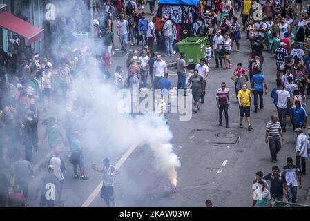 Paulistanos beeilen sich, am 24. Dezember 2017 die letzten Weihnachtseinkäufe in einem wichtigen Einkaufszentrum in Sao Paulo, Brasilien, zu tätigen. (Foto von Cris FAGA/NurPhoto) Stockfoto