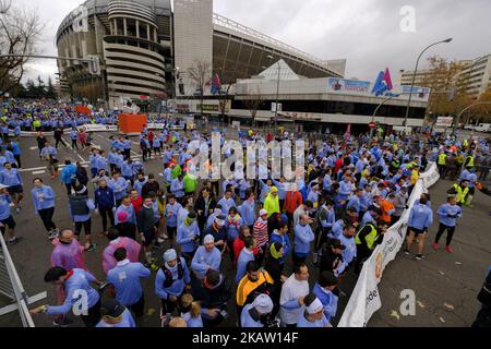 Tausend Athleten nehmen an der Ausgabe 53. des San Silvestre Vallecana Fun Race in Madrid, Spanien, am 31. Dezember 2017 Teil, das traditionell am letzten Tag des Jahres gefeiert wird, dessen Anzahl der registrierten Teilnehmer in dieser Ausgabe 40.000 erreichte (Foto von Oscar Gonzalez/NurPhoto) Stockfoto