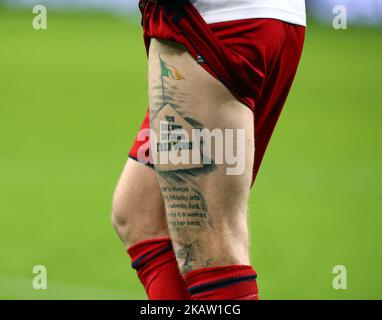 James McClean von West Bromwich Albion zeigt sein Tattoo während des Premier League-Spiels von West Ham United gegen West Bromwich Albion (WBA) im London Stadium, Queen Elizabeth II Olympic Park, London, Großbritannien - 02. Januar 2018 (Foto: Kieran Galvin/NurPhoto) Stockfoto