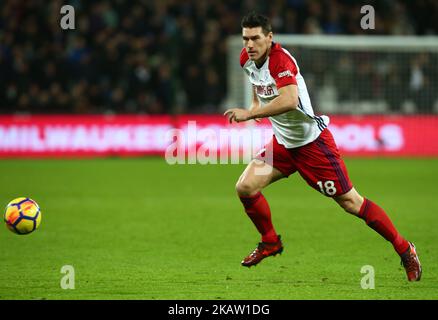 Gareth Barry von West Bromwich Albion während des Premier League-Spiels von West Ham United gegen West Bromwich Albion (WBA) im London Stadium, Queen Elizabeth II Olympic Park, London, Großbritannien - 02. Januar 2018 (Foto: Kieran Galvin/NurPhoto) Stockfoto