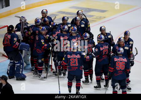 Jubel um München am 02. Januar 2018 am Spieltag 38. der Deutschen Eishockey-Liga zwischen Red Bull München und Adler Mannheim in der Olympiahalle in München. (Foto von Marcel Engelbrecht/NurPhoto) Stockfoto