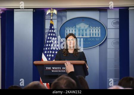 Pressesprecherin Sarah Sanders hält am 2. Januar 2018 das erste White House Press Briefing 2018 im Weißen Haus in Washington, DC (Foto: Kyle Mazza/NurPhoto) Stockfoto