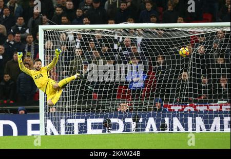 Pedro MBA Obiang von West Ham United erzielt am 4. Januar 2018 im Wembley-Stadion in London, England, beim Premier League-Spiel zwischen Tottenham Hotspur und West Ham United das erste Tor seiner Mannschaft. (Foto: Kieran Galvin/NurPhoto) Stockfoto